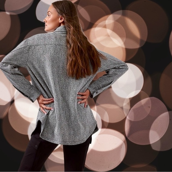 NWT Athleta ‘Textured Shirt Jacket’ in “Braiden Black & White” Size XL - Picture 4 of 16